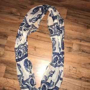 Super cute infinity scarf! Beautiful design